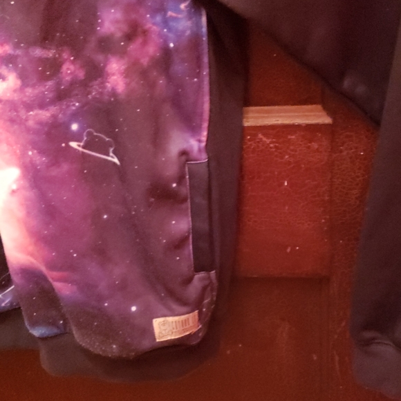 Sweatshirt - Picture 2 of 8